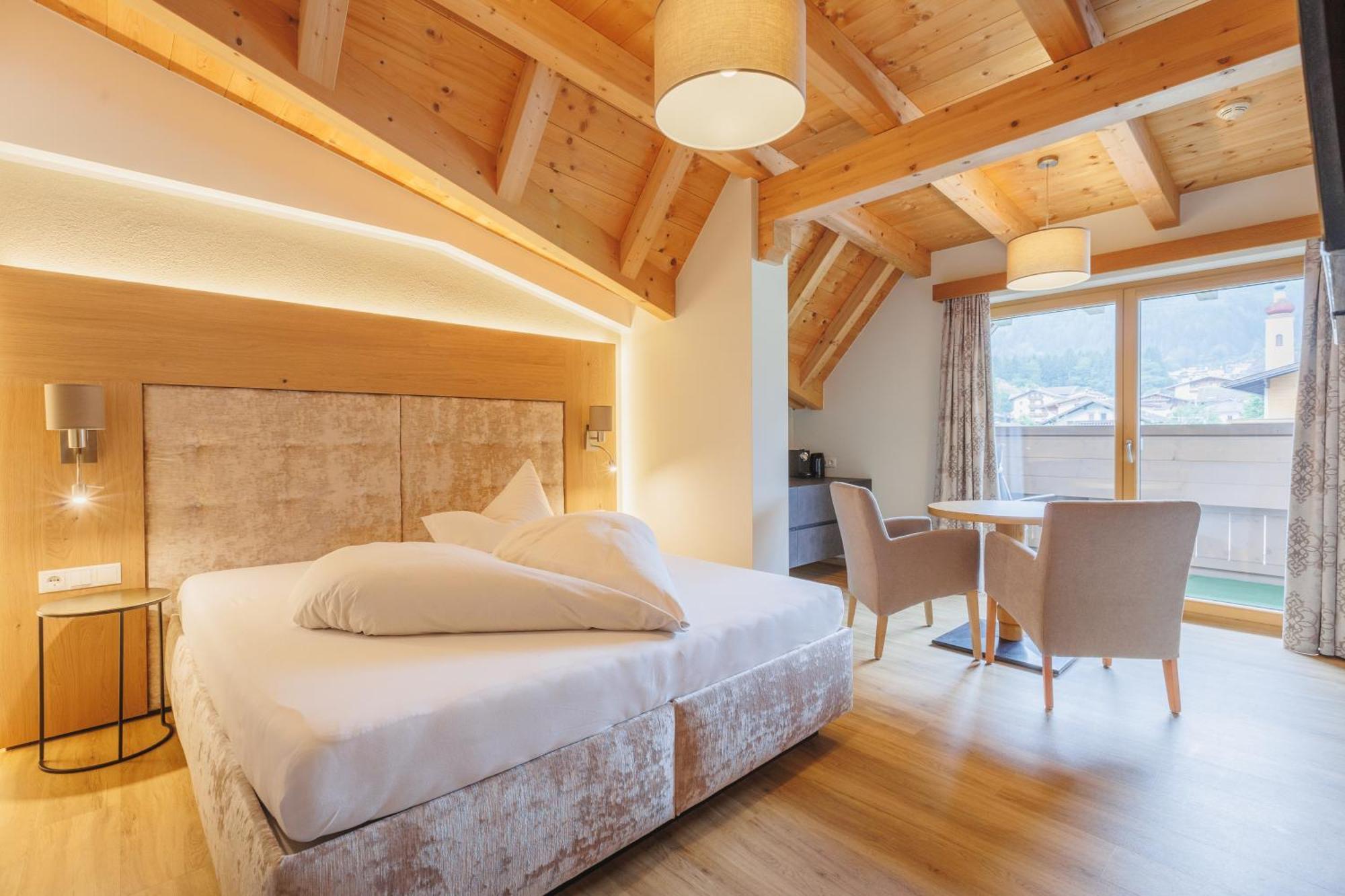 Hin&Weg Das Aparthotel Ried im Zillertal Exterior photo