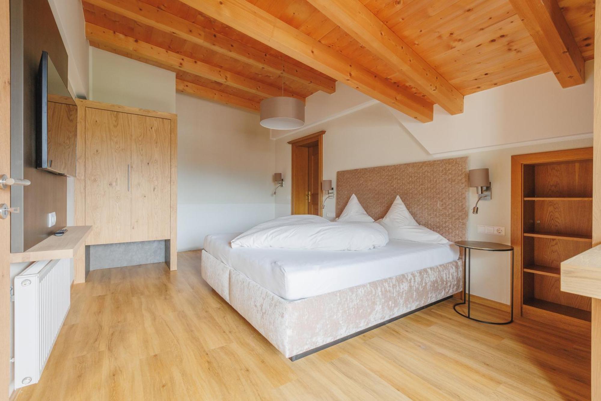 Hin&Weg Das Aparthotel Ried im Zillertal Exterior photo