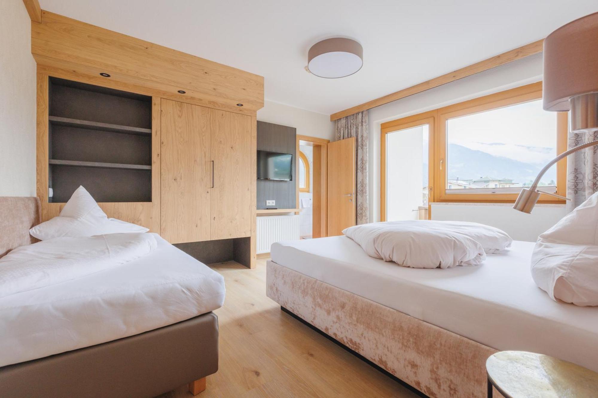 Hin&Weg Das Aparthotel Ried im Zillertal Exterior photo