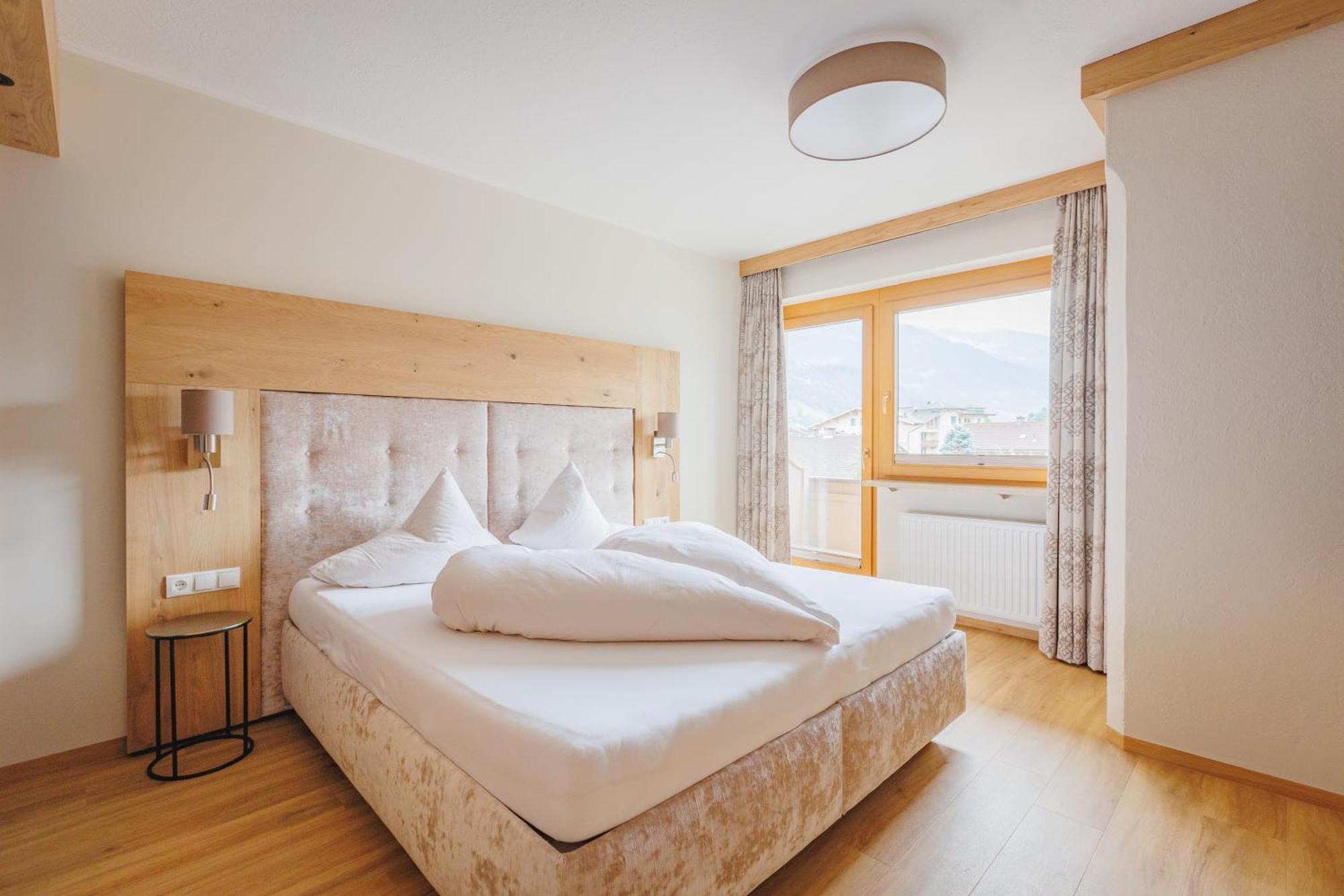 Hin&Weg Das Aparthotel Ried im Zillertal Exterior photo